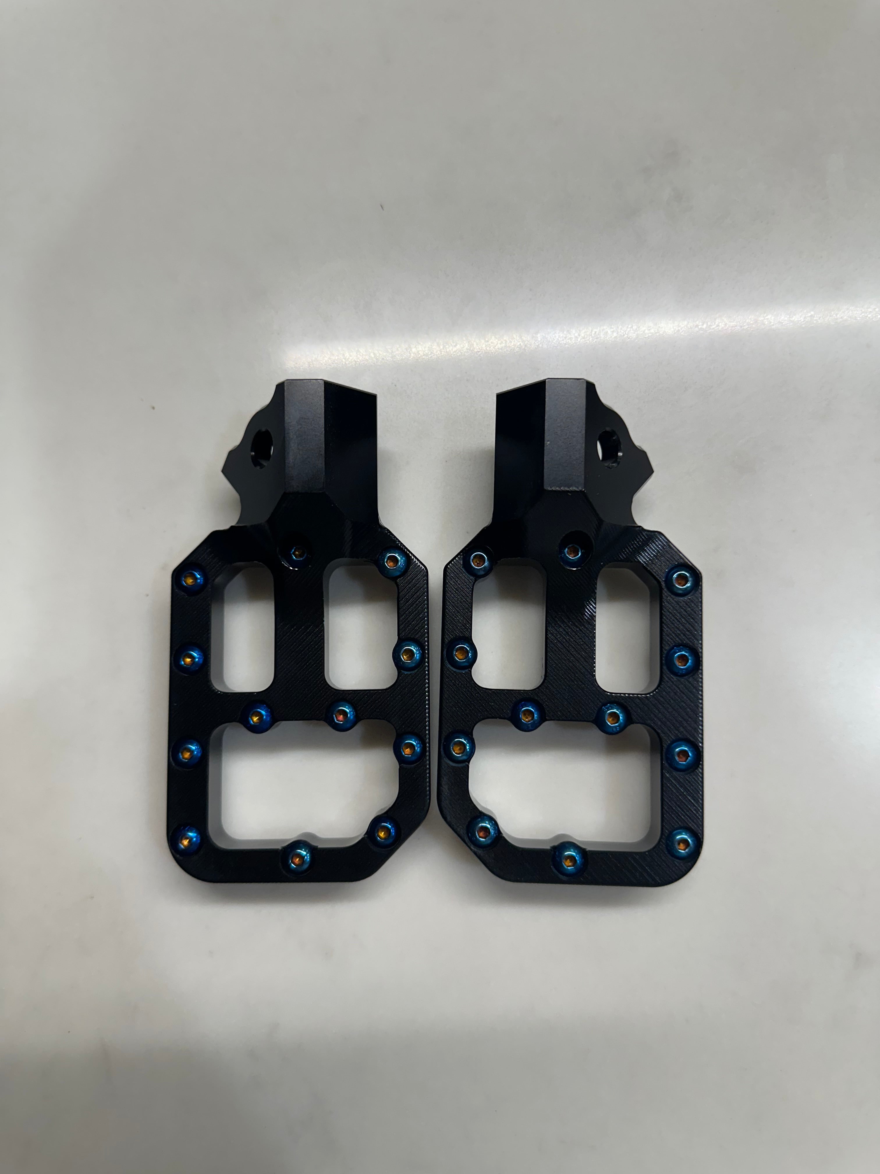 V2 prickly style pegs