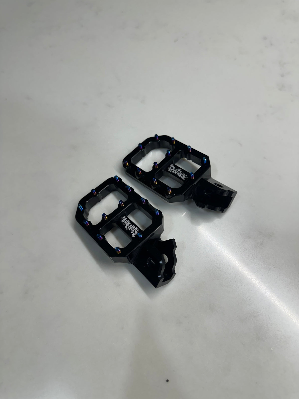 V2 prickly style pegs