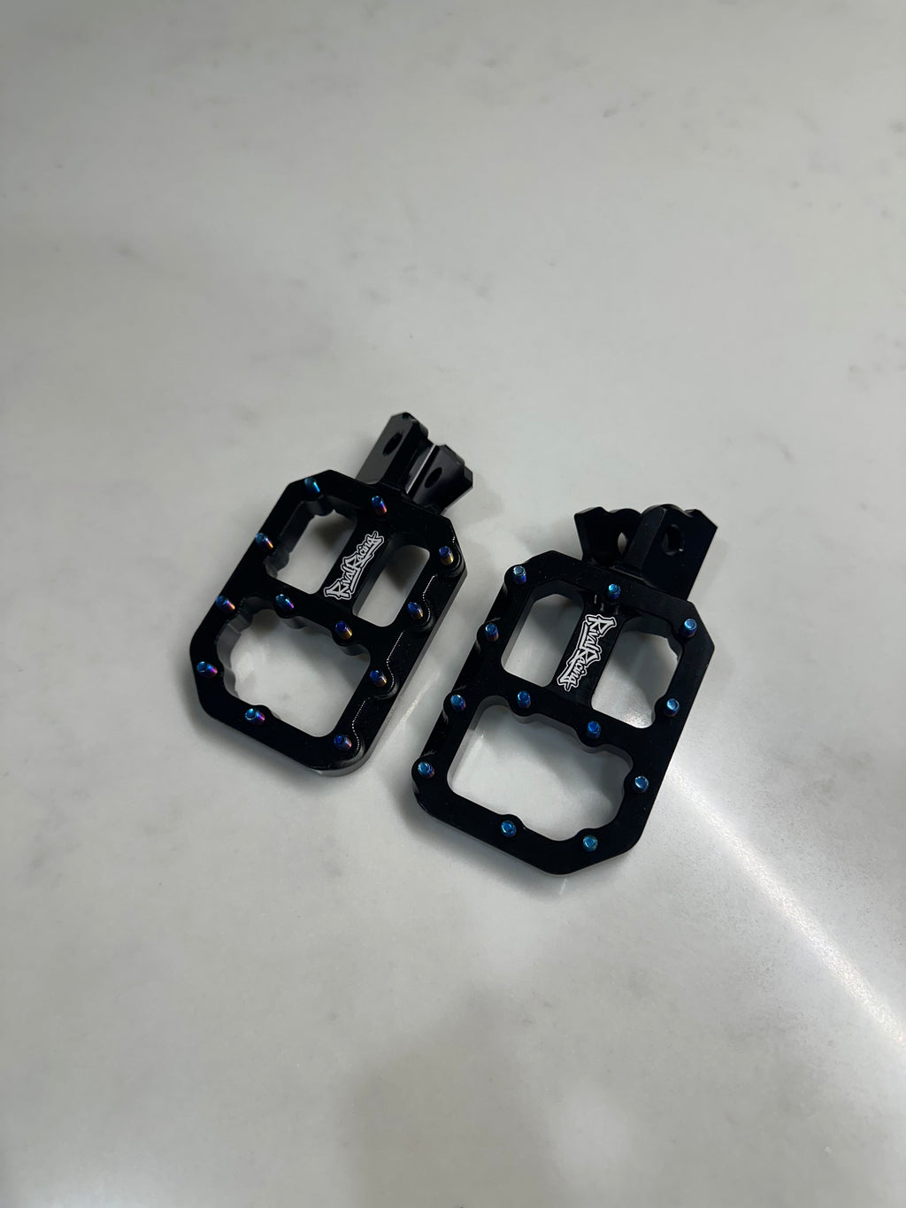 V2 prickly style pegs