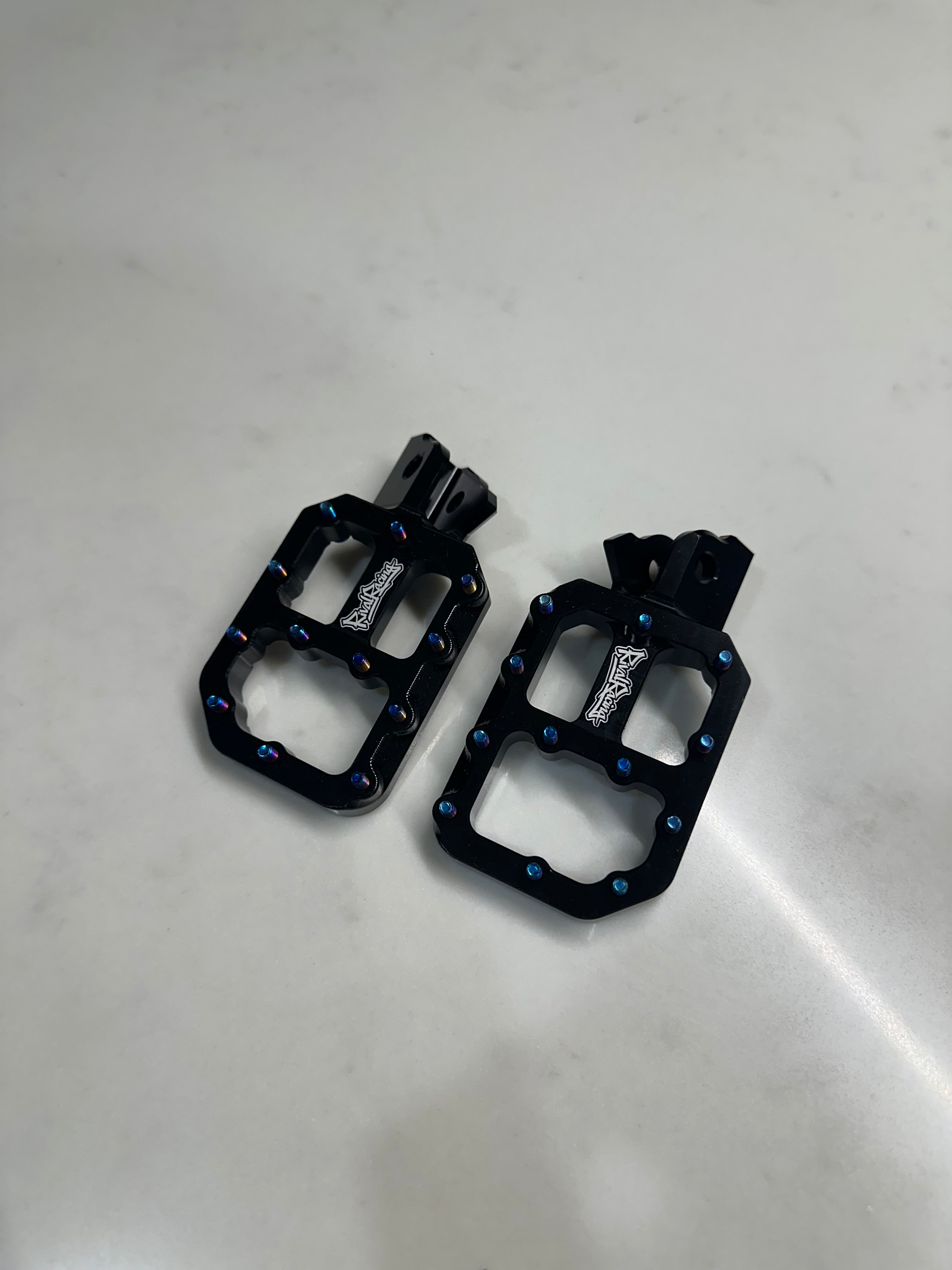 V2 prickly style pegs