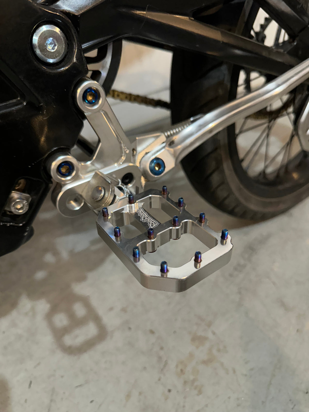 V2 prickly style pegs